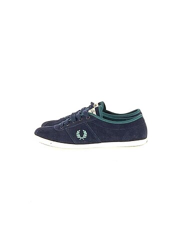 Fred Perry Spor Ayakkabı %70 İndirimli.