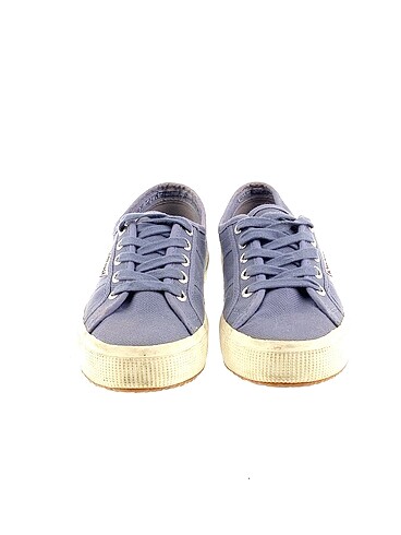 37 Beden Superga Spor Ayakkabı %70 İndirimli.