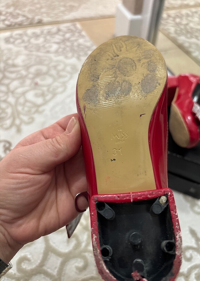 Kırmızı topuklu ayakkabı - Görsel 2