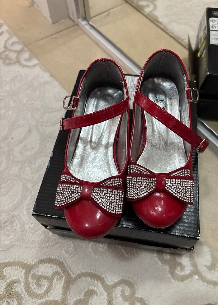 Kırmızı topuklu ayakkabı - Görsel 5