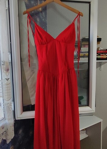 Trendyol & Milla Kırmızı yırtmaçlı şifon elbise