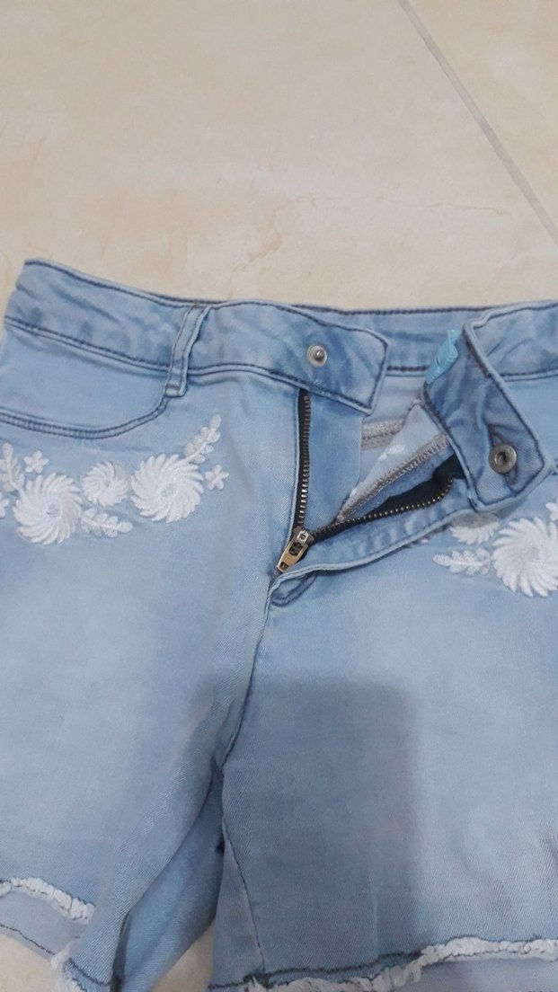 Nakışlı Mavi Denim Kız Şortu - Görsel 3