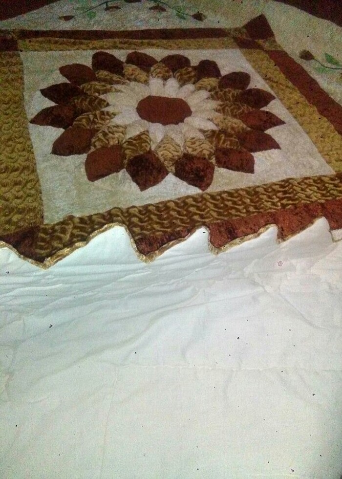 Çift kişilik kadife yatak örtüsü 2 yastık 1 kirlent var  - Görsel 2