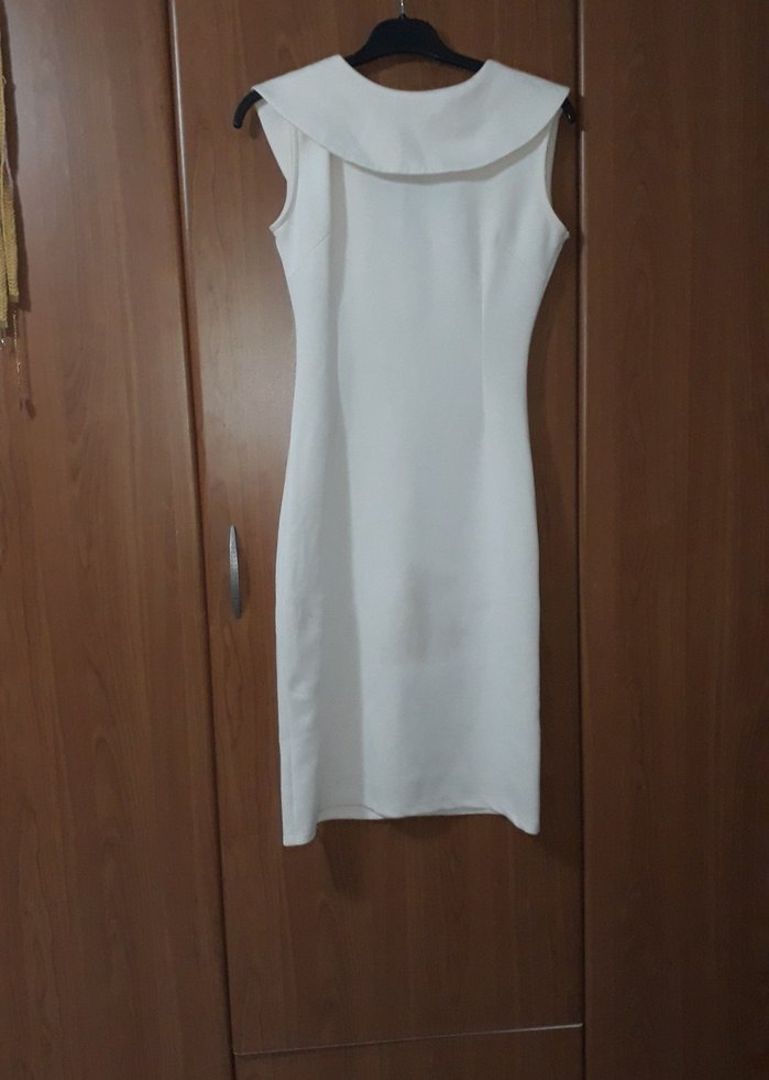 Beyaz Midi V Yakalı Kolsuz Elbise az kullanıldı - Görsel 2