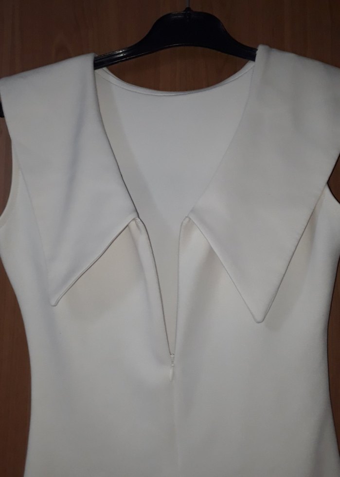Beyaz Midi V Yakalı Kolsuz Elbise az kullanıldı - Görsel 5