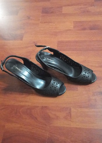 Siyah Tokalı İnce Topuklu Kadın Ayakkabı - Görsel 2