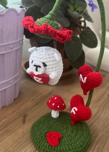 El Yapımı Örgü Kalpli Dekoratif Çiçek - Görsel 4