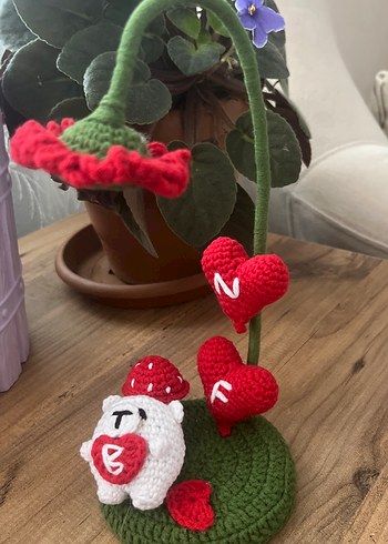 El Yapımı Örgü Kalpli Dekoratif Çiçek - Görsel 3