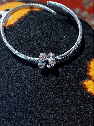 2 li Charm