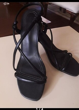 BERSHKA TOPUKLU SANDALET