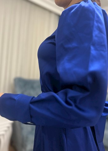 Uzun Parlak Mavi Drapeli Kadın Elbise - Görsel 5