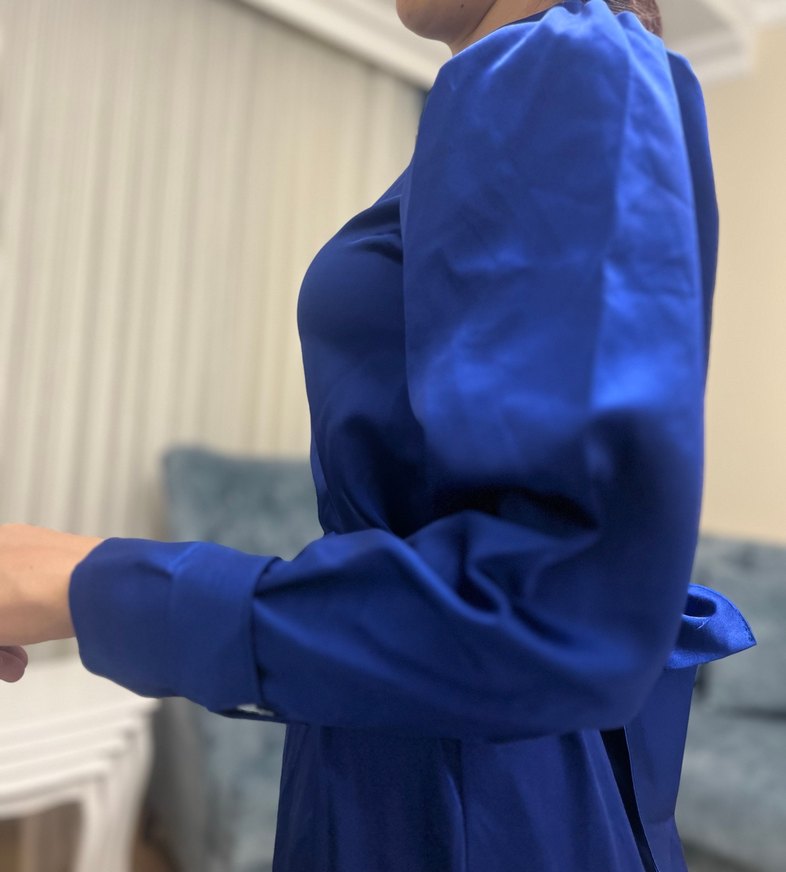 Uzun Parlak Mavi Drapeli Kadın Elbise - Görsel 5