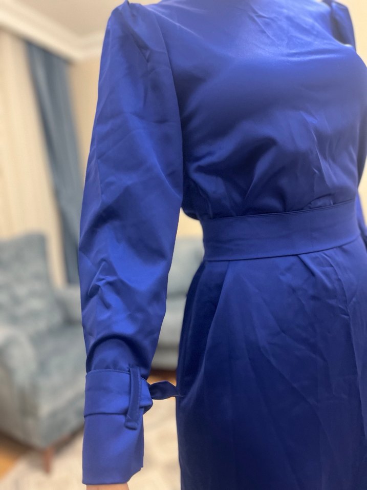 Uzun Parlak Mavi Drapeli Kadın Elbise - Görsel 4