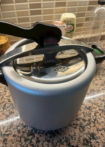 Eskilerden sayılı kulanıldı çok ğüzel hızlı pişiriyor 7 litre
