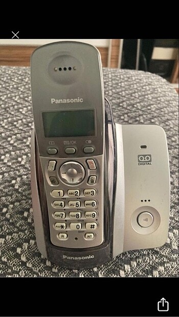 İki adet sabit telefon