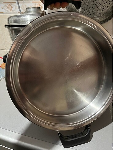 31 cm derinlik 5 cm büyük hem tava hem karnı yarık tavası olarak