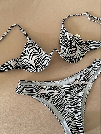 Zebra desenli V bikini takımı