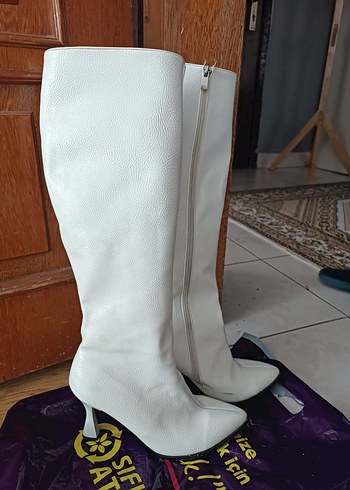 Beyaz Deri Dizüstü Stiletto Çizme