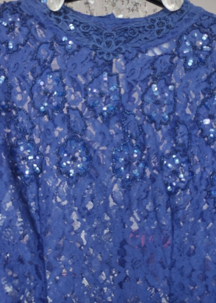 Koyu saks rengi harika dantel bluz. - Görsel 2