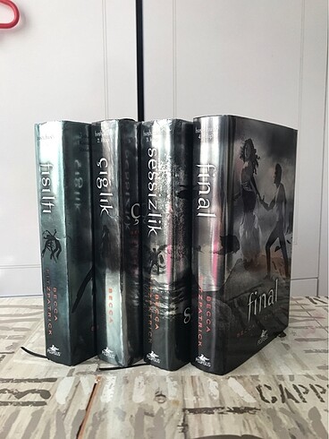 Hush hush serisi 4kitap