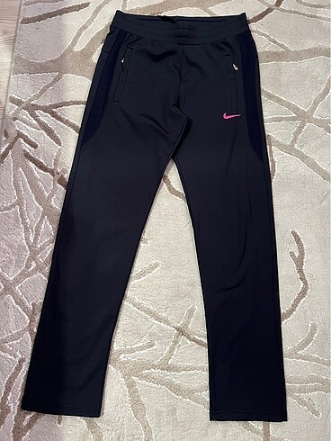 Nike Kadın eşofman orjinal degıldır