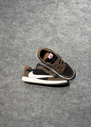 NİKE AIR JORDAN 1 LOW x TRAVİS SCOTT CACTUS JACK - Görsel 3