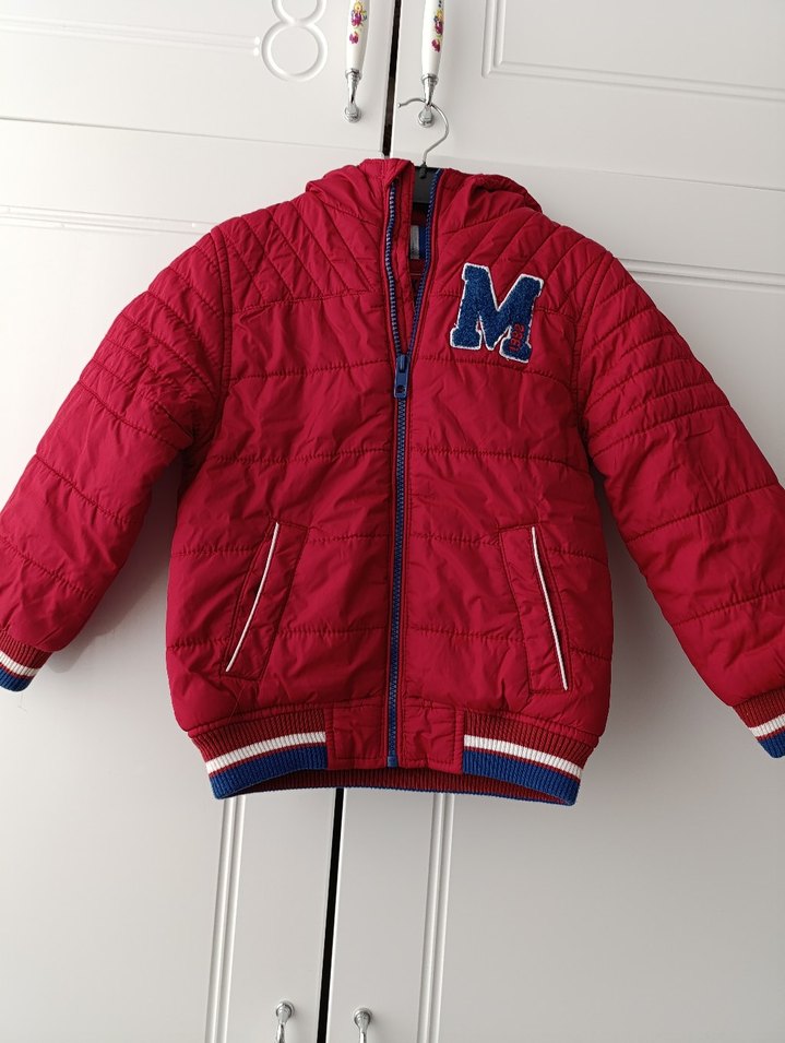 Erkek Çocuk Kırmızı Kapüşonlu Fermuarlı Mont - Görsel 2