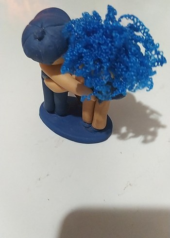 Renkli Mavi Figürin Üzerinde Mesaj - Görsel 2