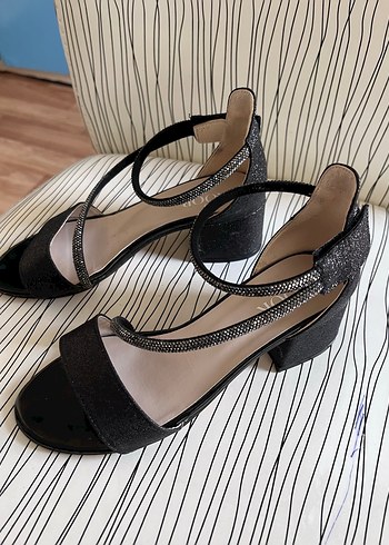 Kilitli Siyah Yılan Desenli Blok Topuklu Ayakkabı - Görsel 2