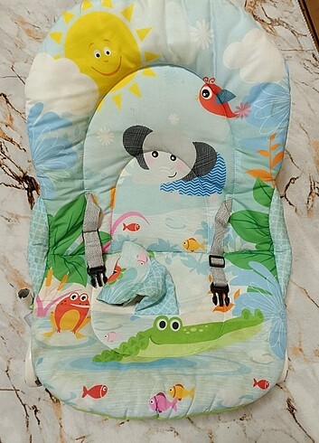 Diğer Bebek sallanır ana kucağı