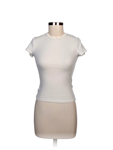 Bershka T-shirt %70 İndirimli.