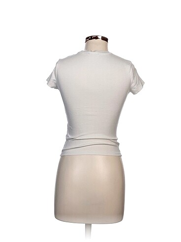 m Beden Bershka T-shirt %70 İndirimli.