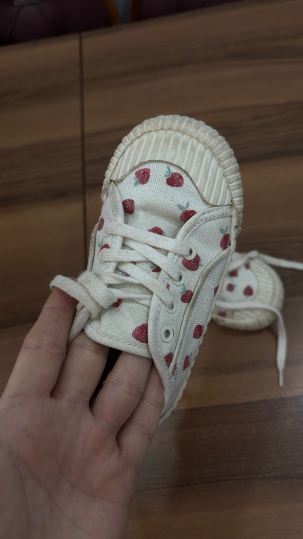 Kız Çocuk Çilekli Sneakers - Görsel 4