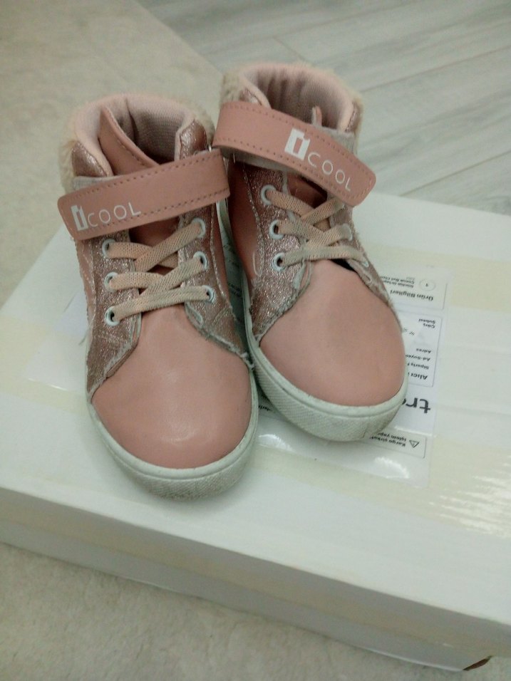 Kız Çocuk Pembe Velcro Spor Ayakkabı - Görsel 2