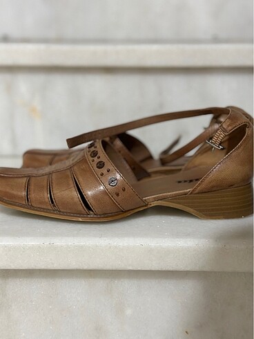 38 Beden İthal İtalyan Gerçek Deri Vintage Bata Sandalet