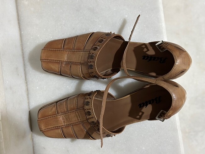 38 Beden kahverengi Renk İthal İtalyan Gerçek Deri Vintage Bata Sandalet