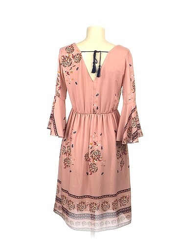 36 Beden Batik Kısa Elbise %70 İndirimli.