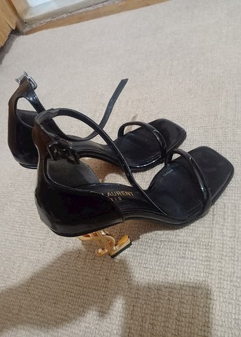 37 Beden Siyah Parlak Yılan Desenli Stiletto Topuklu Ayakkabı