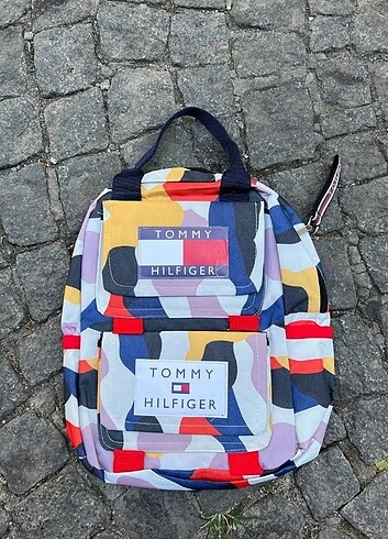  Beden siyah Renk Tommy Hilfiger sırt çantası 