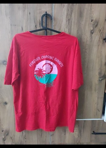 Renkli Baskılı Kırmızı Tişört