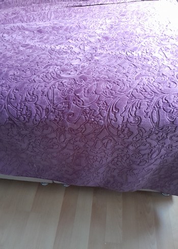 Mor Kabartmalı Yatak Örtüsü - Görsel 2
