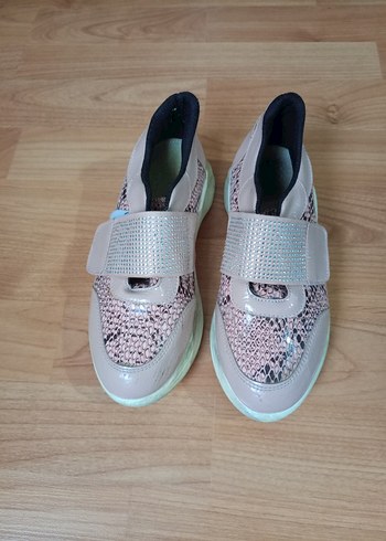 Yılan Desenli Bej Kadın Sneakers