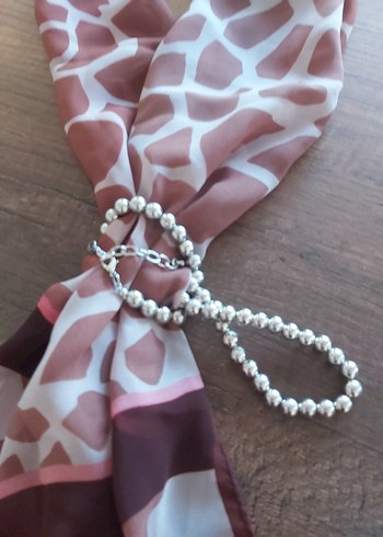 Zincir Detaylı Kahverengi İpek Kadın Fular - Görsel 2