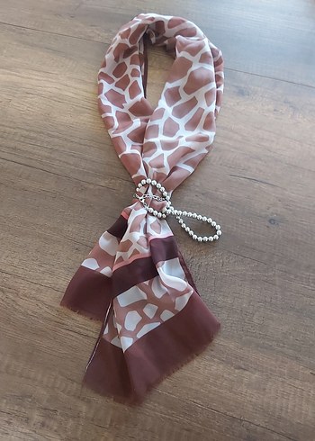 Zincir Detaylı Kahverengi İpek Kadın Fular - Görsel 3