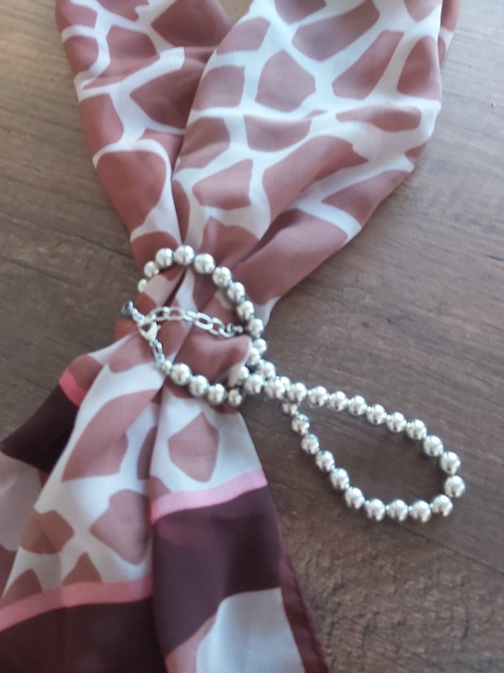 Zincir Detaylı Kahverengi İpek Kadın Fular - Görsel 2