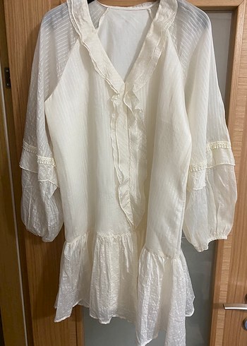 Beyaz Pileli Nakışlı Şifon elbise - Görsel 4