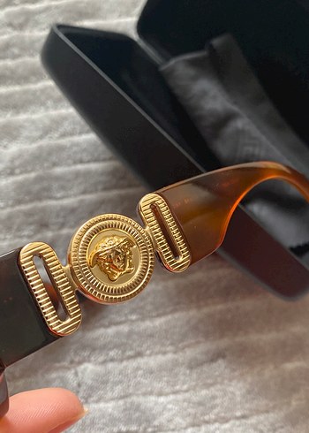 Versace Altın Tokalı Kadın Gözlüğü - Görsel 5