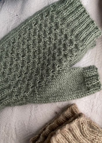 Örgü Parmaksız Kadın Eldiveni - Görsel 2