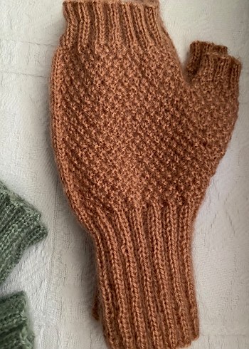 Örgü Parmaksız Kadın Eldiveni - Görsel 3