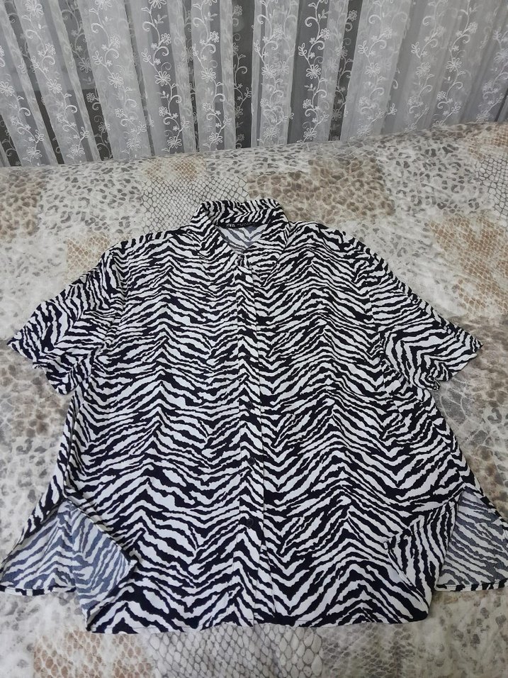 Zebra Desenli V Yaka Kadın Gömlek - Görsel 2